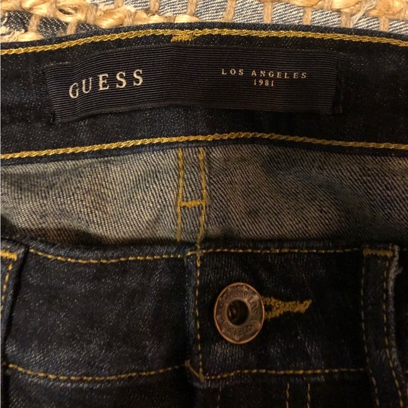 EUC Women’s Guess Dark Indigo Denim - Picture 3 of 5
